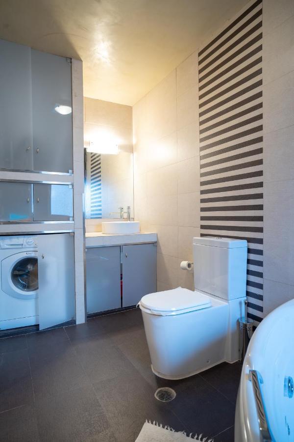 Acropolis Metro St.3 Bedrοοms 6 Persons Maisonette Athens Exterior photo